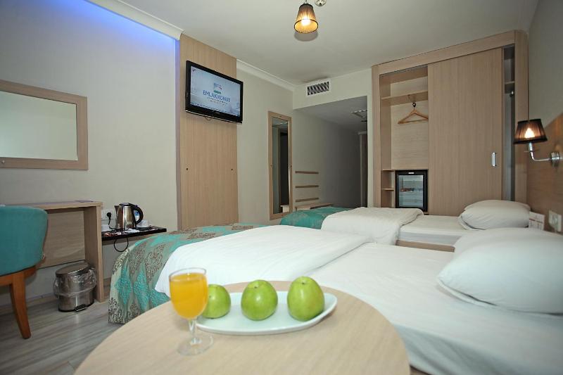 Double Room image 3