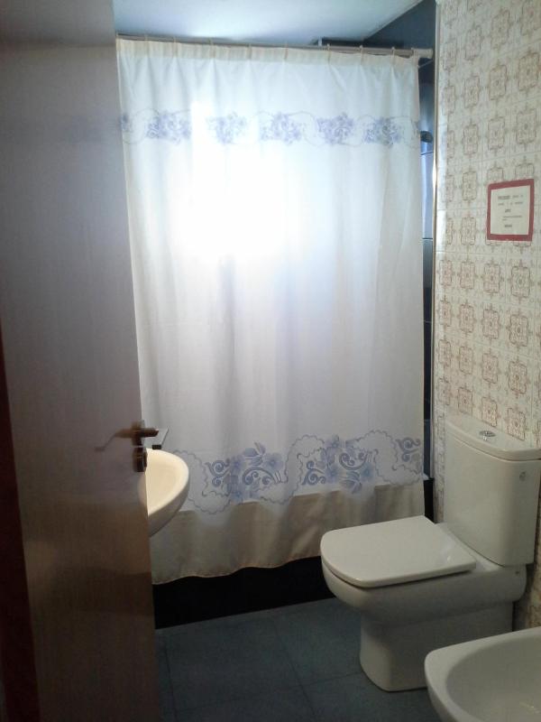 Twin Room with Shared Bathroom image 4