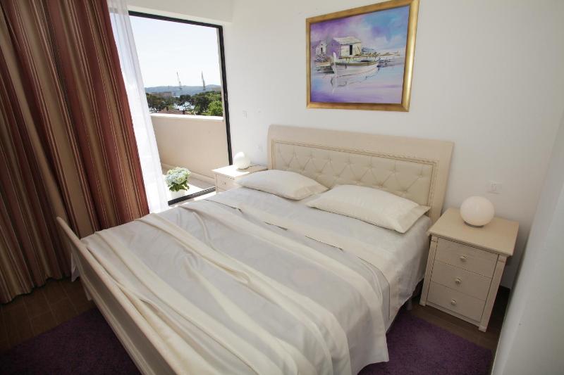 Double Room with Balcony image 3