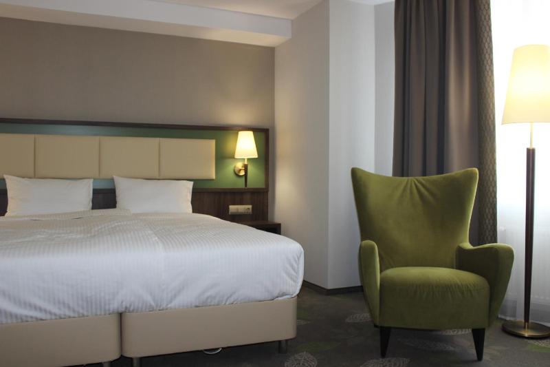 Deluxe Double or Twin Room image 2