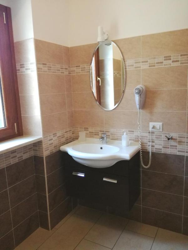 Standard Double or Twin Room image 4