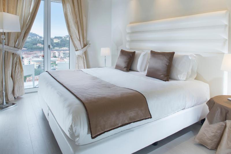 Double Room with Sea View image 1