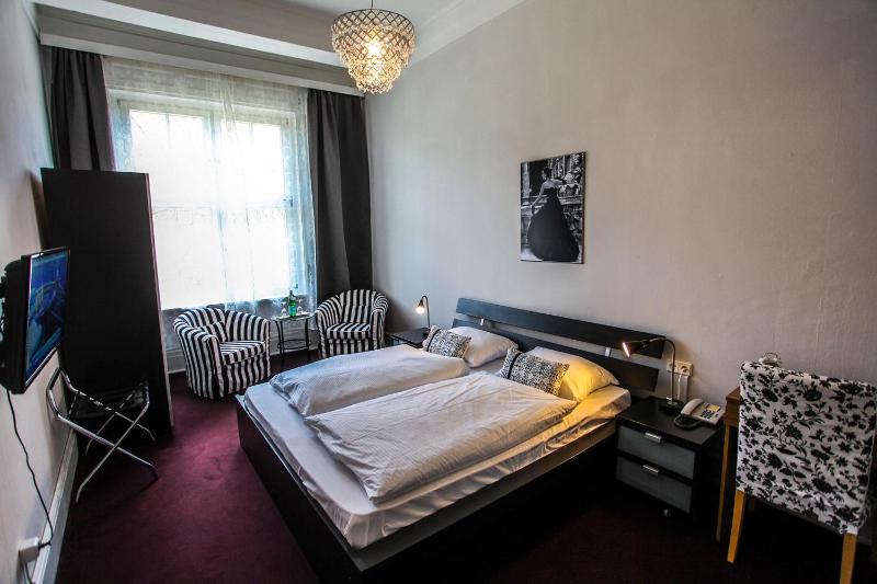 Double Room image 2