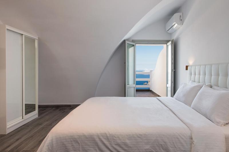 Honeymoon Suite image 3