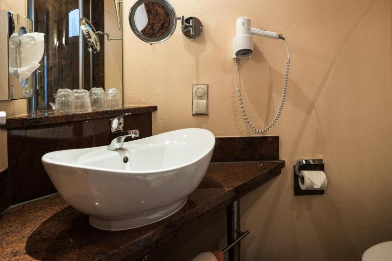 Single Room image 4