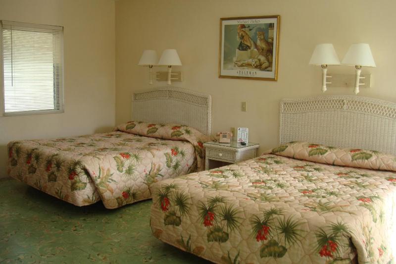 Standard Room with Two Queen Beds image 2