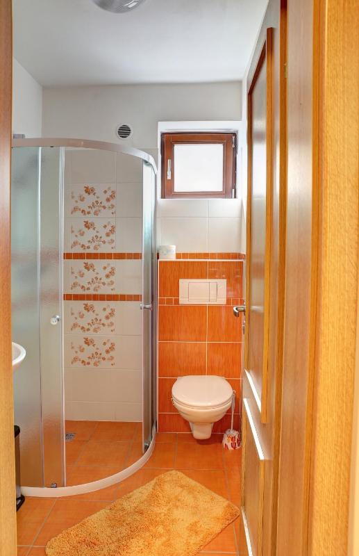 Quadruple Room with Private Bathroom image 2