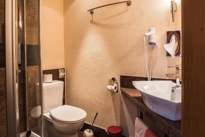 Double Room image 2