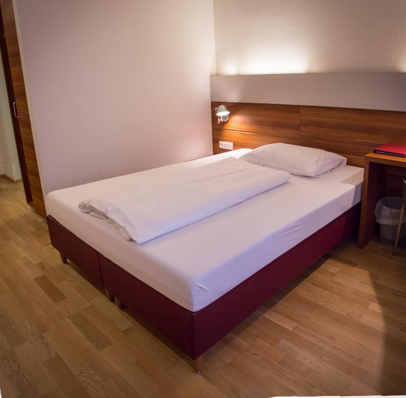Small Double Room image 4