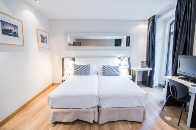 Quintuple Room (5 Adults) image 2