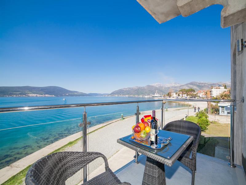 Two-Bedroom Apartment with Balcony and Sea View image 3