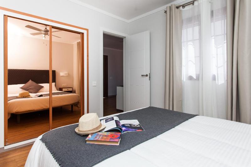 Two-Bedroom Superior Apartment with Terrace image 4