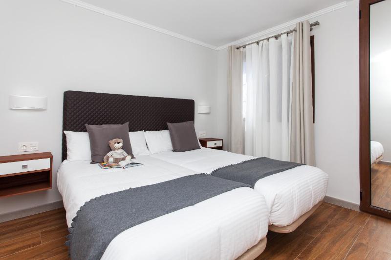 Two-Bedroom Superior Apartment with Terrace image 3