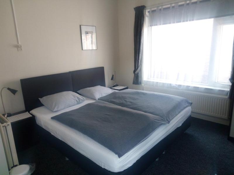 Double Room with Private Bathroom image 1