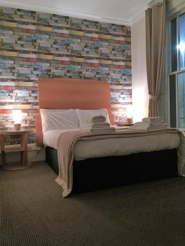 Budget Double Room image 4