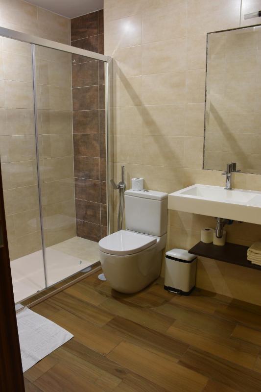 Economy Double Room image 3