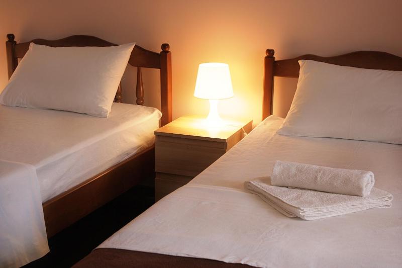 Twin Room with Extra Bed image 1