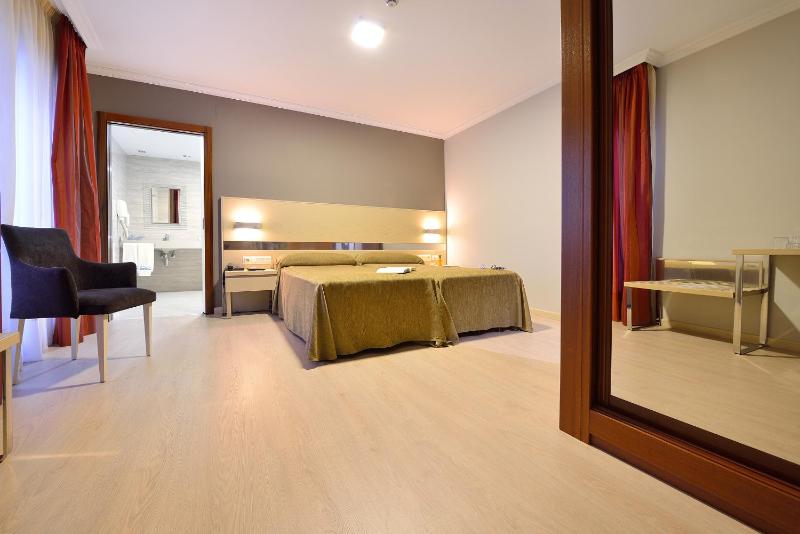 Double Room image 1