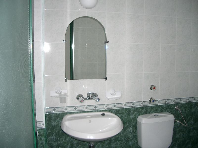 Double Room with Balcony image 2