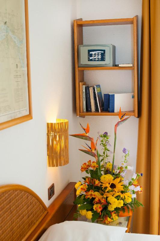 Standard Single Room image 3