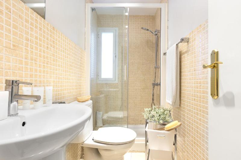 Two-Bedroom Apartment (5 Adults) image 4