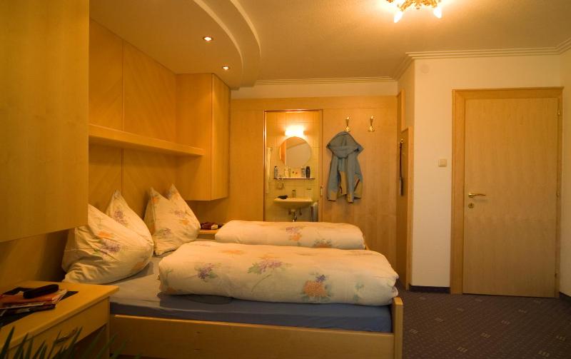 Double Room image 3