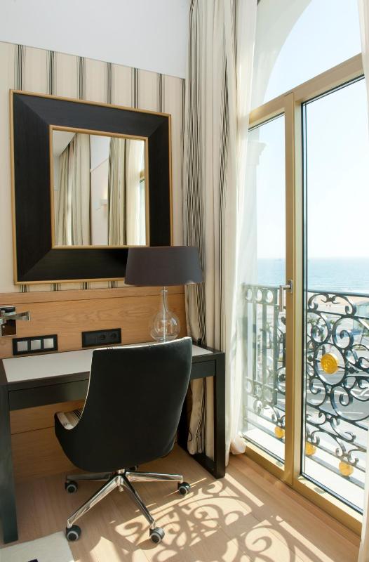 Double or Twin with Sea View and Extra Bed image 3