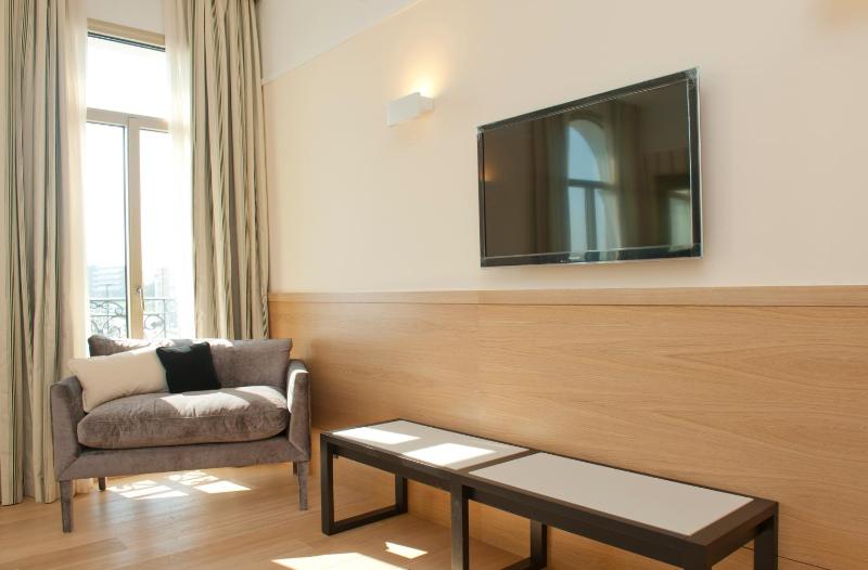 Double or Twin with Sea View and Extra Bed image 4