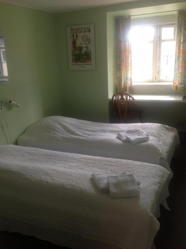 Twin Room with Shared Bathroom image 2