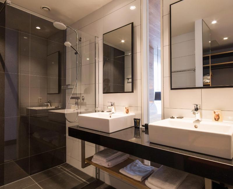 Deluxe Double Room with Terrace image 3