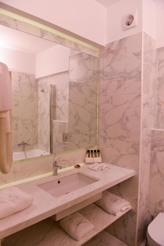 Executive Double Room image 4