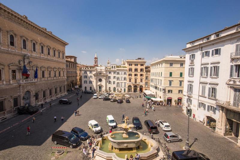 Piazza Farnese exclusive view 2 bedroom en suite - image 14