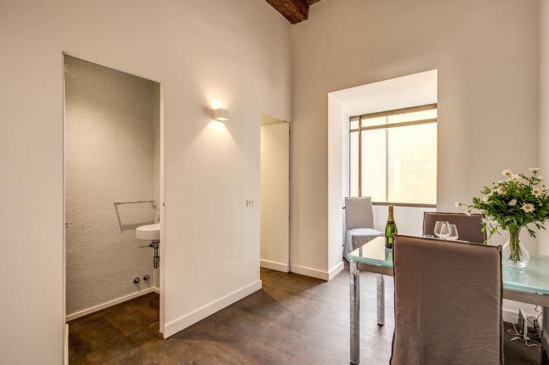 Piazza Farnese exclusive view 2 bedroom en suite - image 15