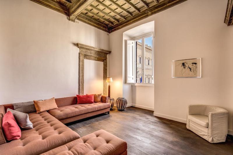 Piazza Farnese exclusive view 2 bedroom en suite - image 6