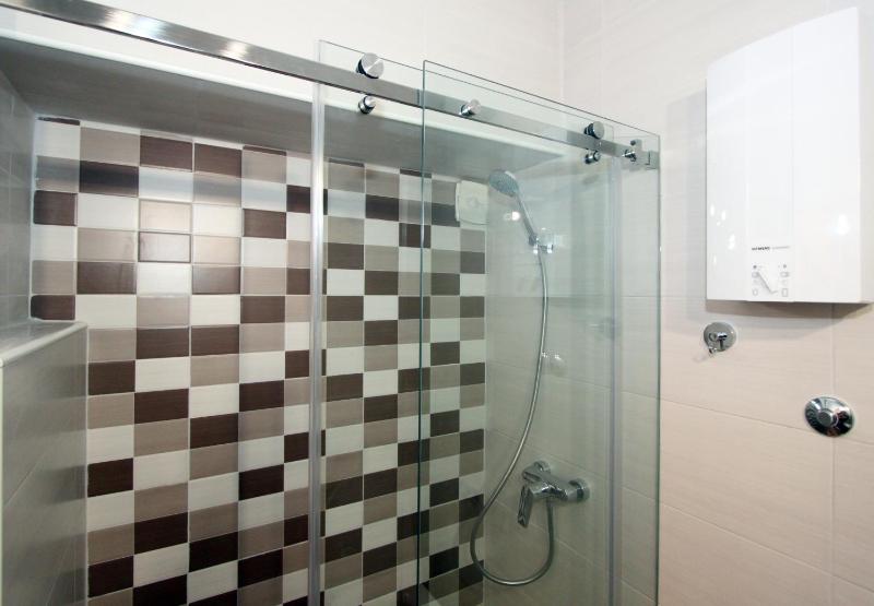 Dream Apt with parking - image 12
