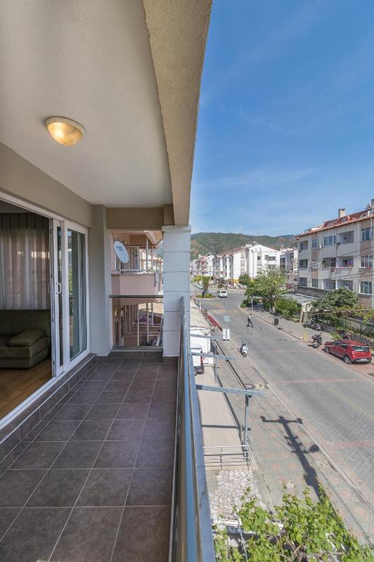 Suite (2 Adults + 1 Child) image 2