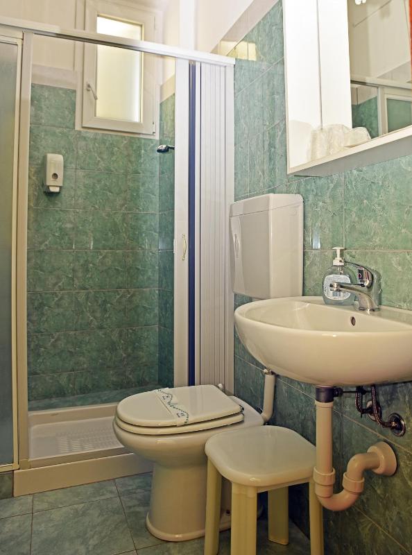 Quadruple Room image 4