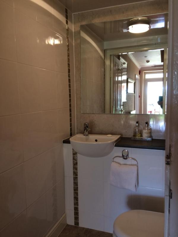Standard Double Room image 2