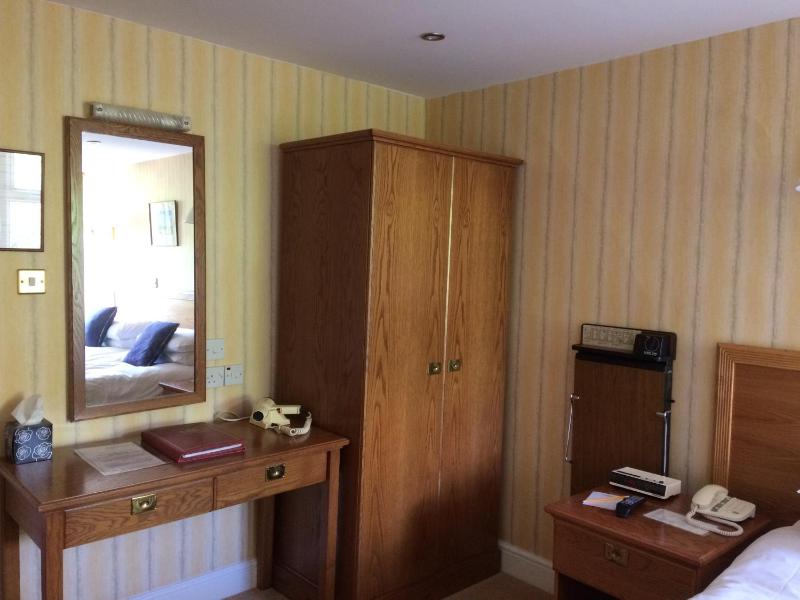 Standard Double Room image 4