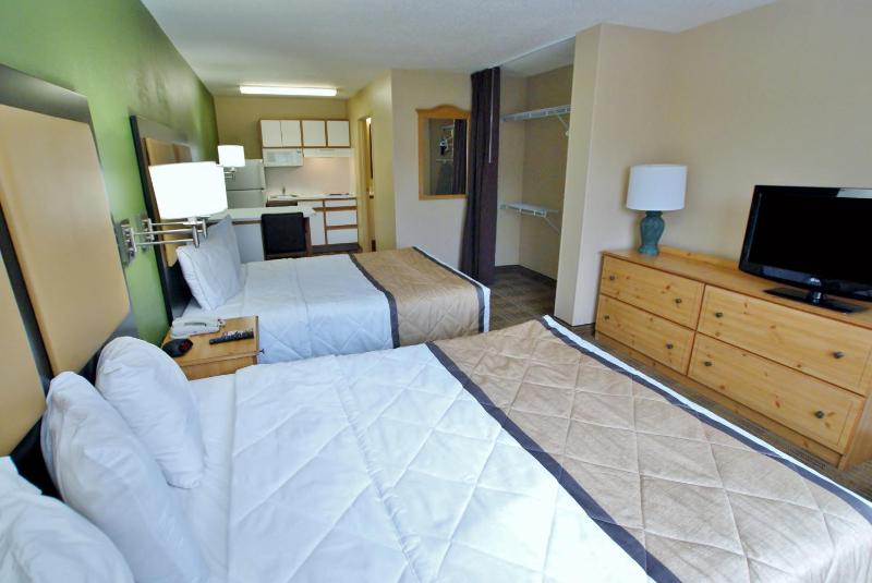 Studio with 2 Queen Beds - Non-Smoking image 4