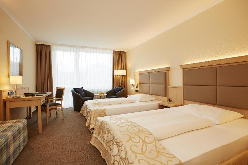 Double Room with Lake View image 4