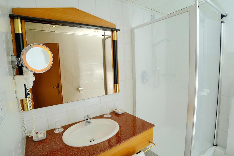 Classic Single Room image 4
