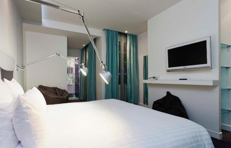 Deluxe Double or Twin Room image 4