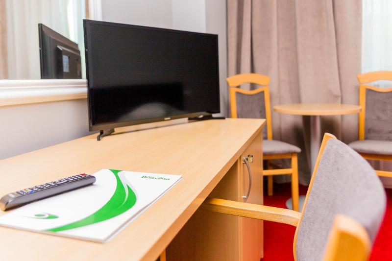 Double or Twin Room image 4