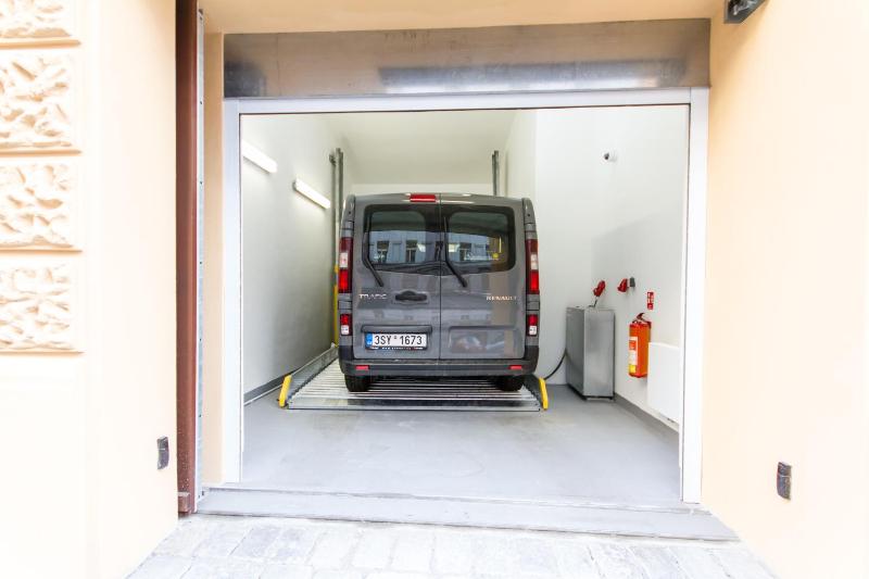 Four-Bedroom Apartment with Balcony  image 3