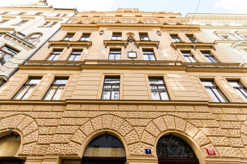 Four-Bedroom Apartment with Balcony  image 2