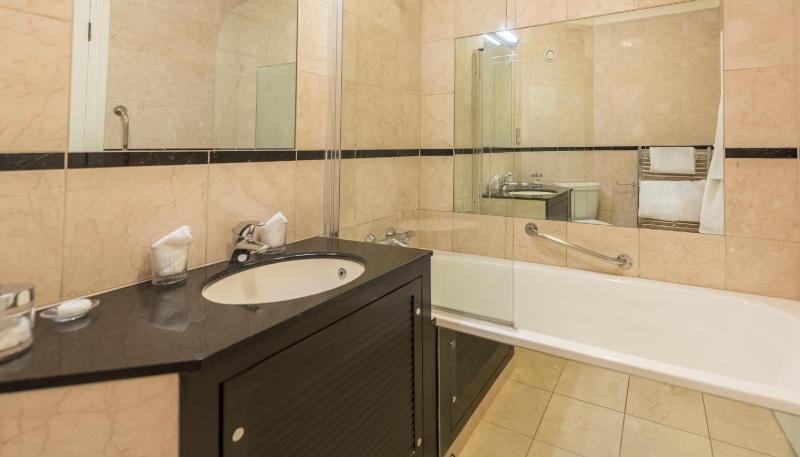 Superior Double Room with Garden View image 4