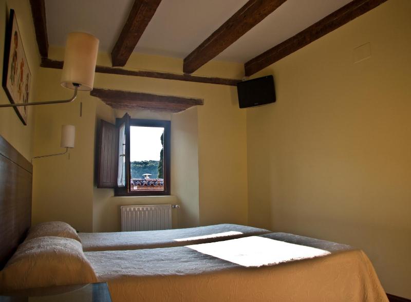 Twin Room image 2