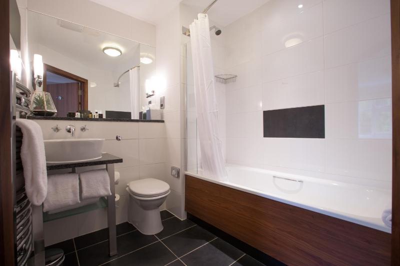 Deluxe Double or Twin Room image 2