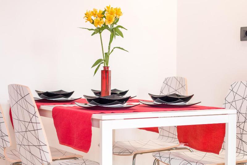 One-Bedroom Apartment image 3